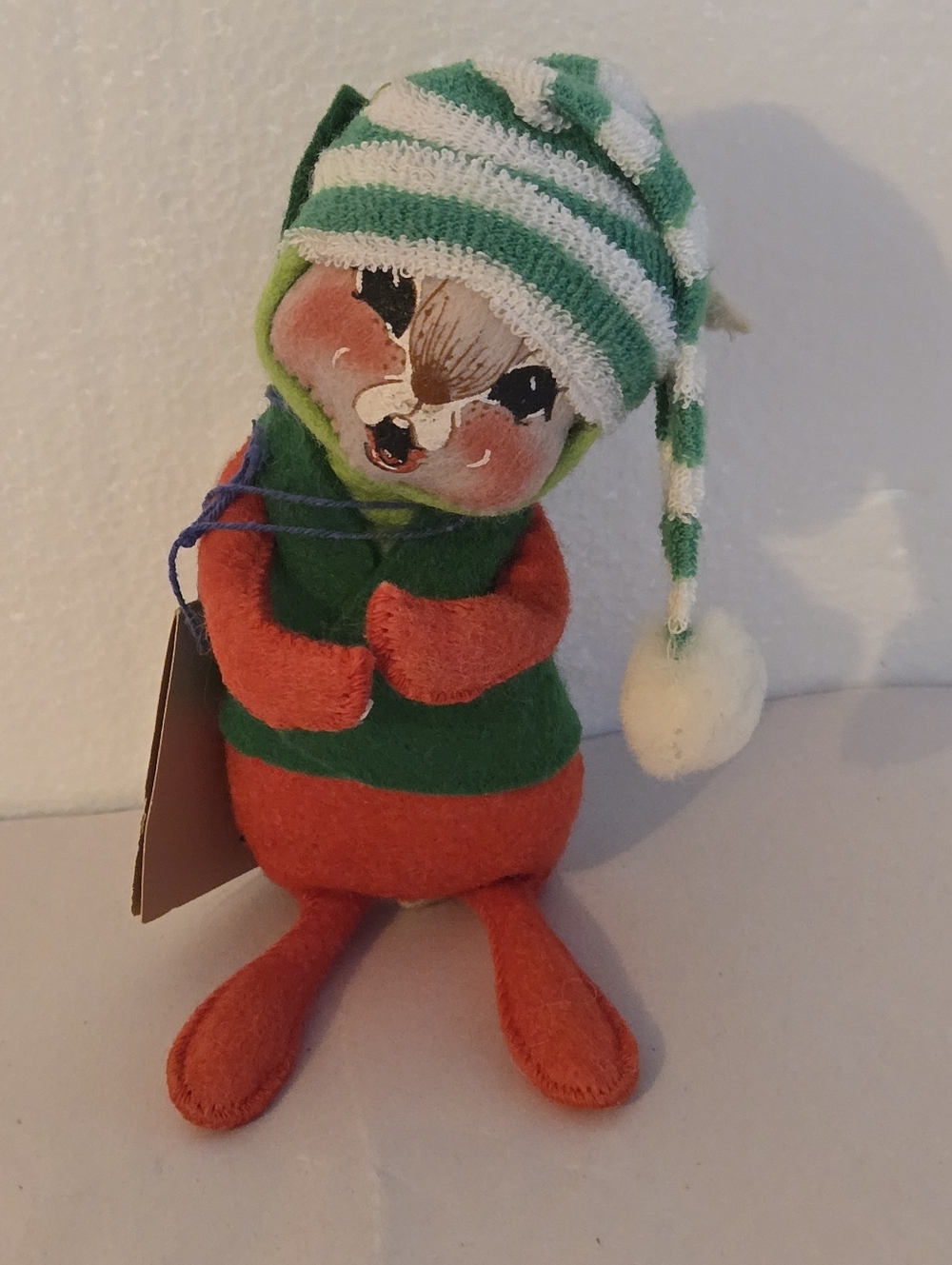 1990 Annalee Caroler Mouse Gray 6 Inch Green White Hat Vtg